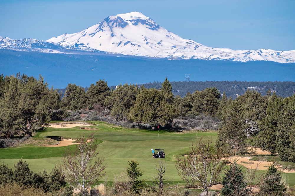 Uitzicht op de bergen vanaf het balkon | Huntington Lodge Pronghorn Resort in Oregon